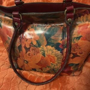 Patricia Nash Floral Print Shoulder Bag Size with Red Accents
